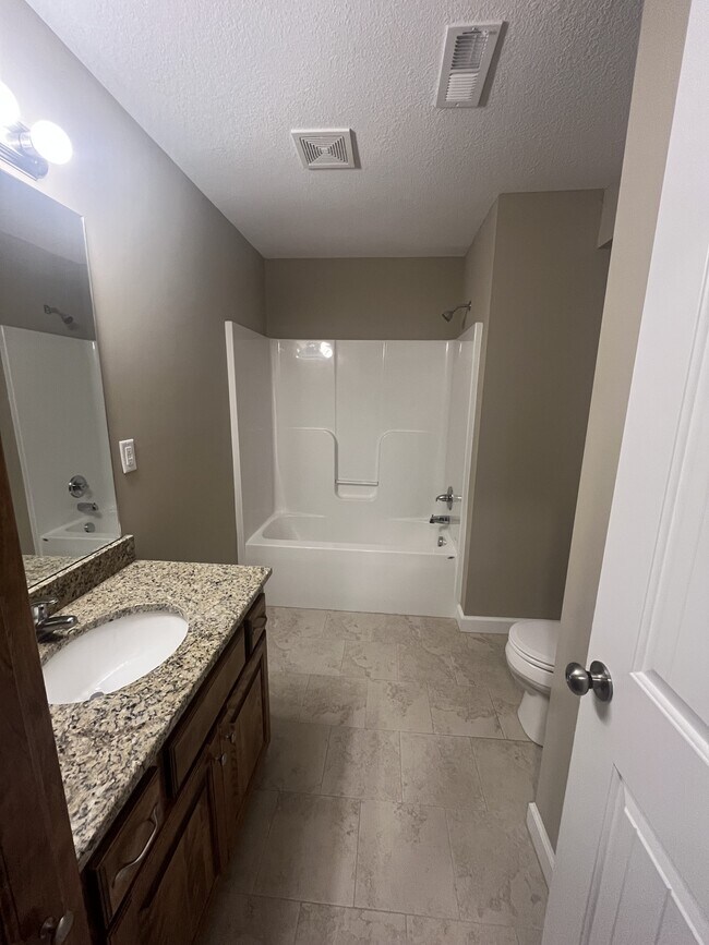 Building Photo - 455 Ash Ct