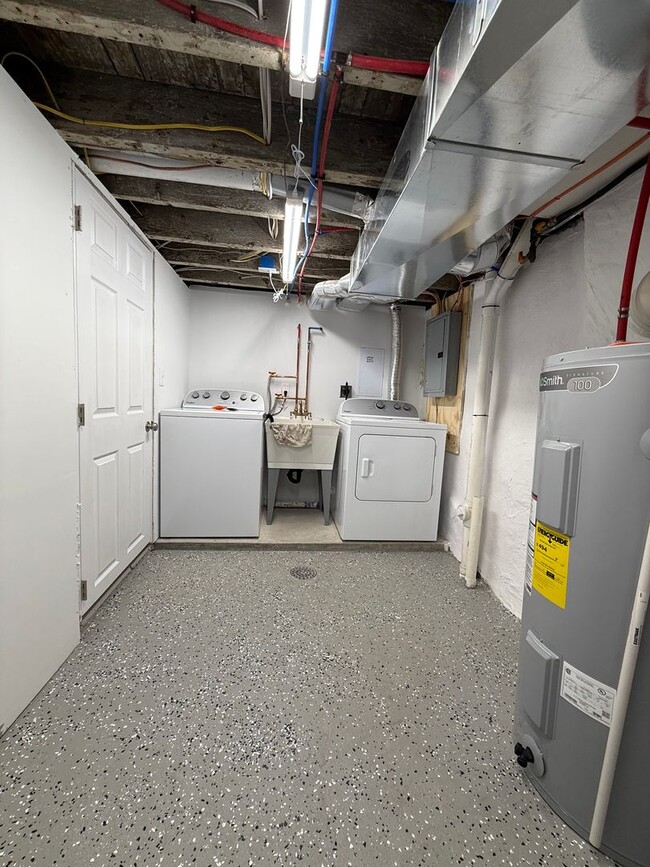 Building Photo - Updated 2BR 1.5 Bath House now available!