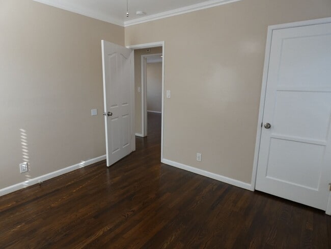 Building Photo - *Available NOW  in Lakewood!*