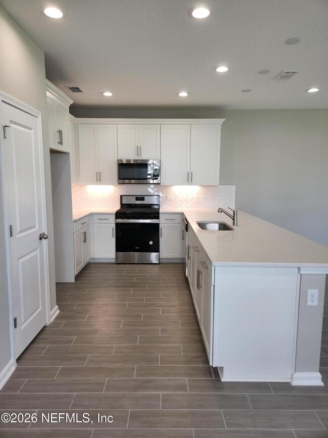 Building Photo - 118 Pinebury Ln