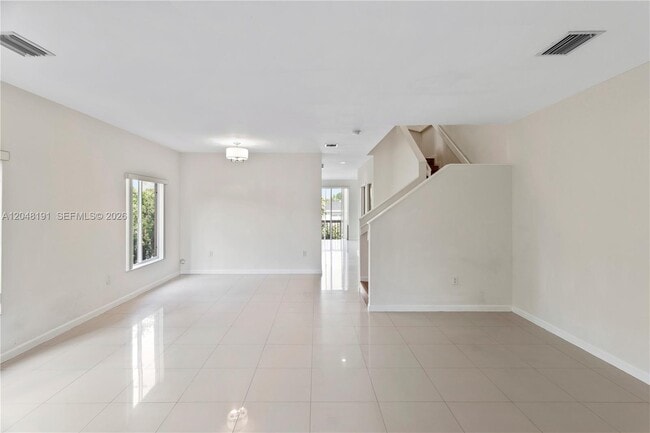 Building Photo - 2782 SW 33rd Ave
