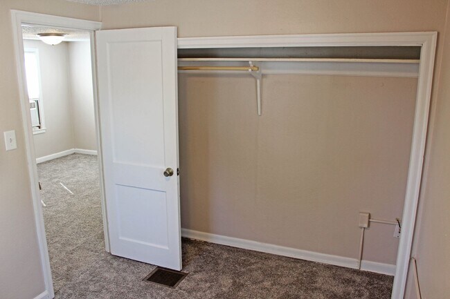 Building Photo - 1-Bedroom, 1-Bath House for Rent