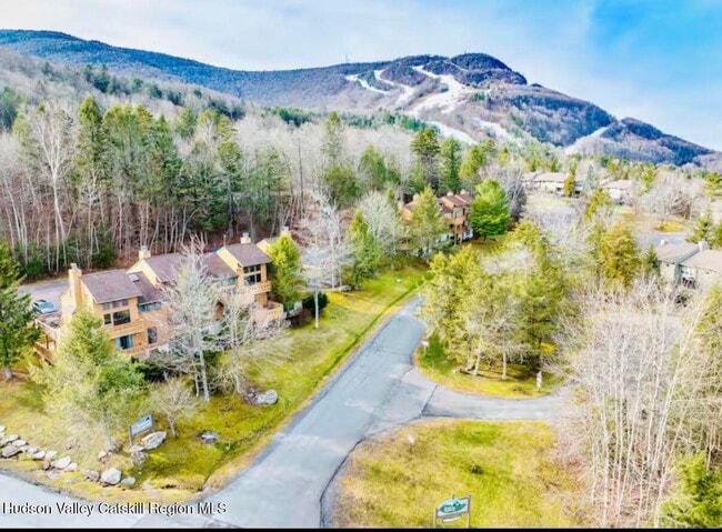 Building Photo - 72 Hunter Dr