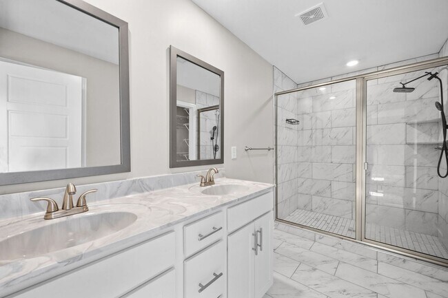 Building Photo - Beautiful Open-Concept Home with Covered Deck & Huge Backyard