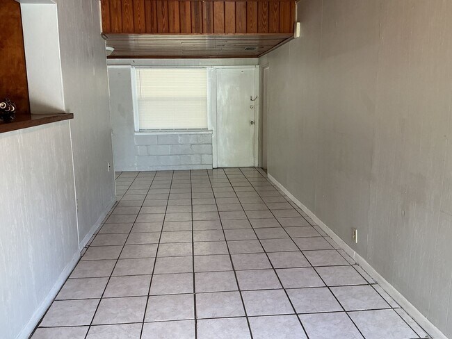 Building Photo - 3 Bed / 2 Bath Home in North Lakeland – Spacious Yard & Great Location