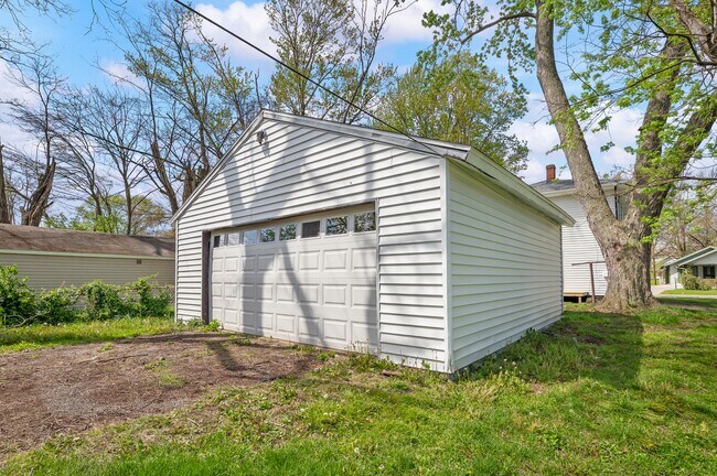Building Photo - 1214 Cedar St