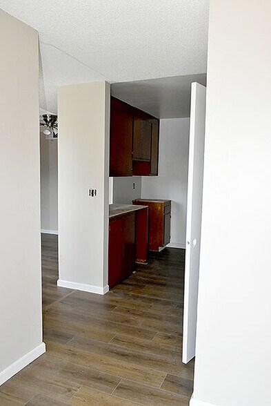 Entry - 111 Yorkshire Ct