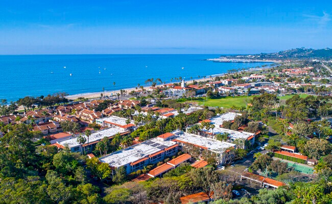 Building Photo - 401 Por La Mar Cir