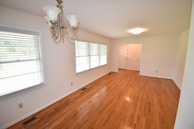 Building Photo - 4 Bedroom and 3 Bath Home- Vander