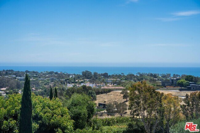 Building Photo - 5931 Kanan Dume Rd