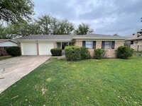 Building Photo - 905 La Salle Dr