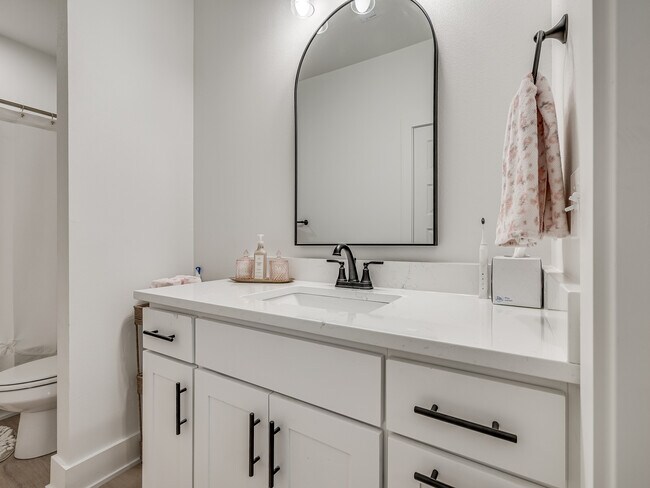 Building Photo - 1314 S College Ave