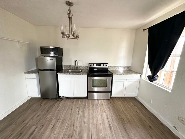 Building Photo - Studio House For Rent ASAP!
