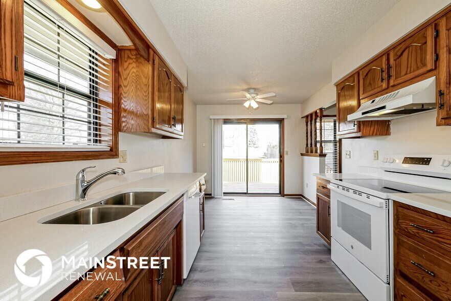 Building Photo - 11433 N Highland Ave