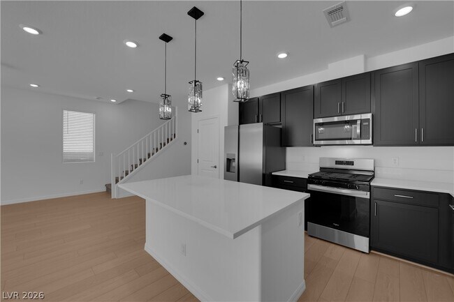 Building Photo - 10227 Estancia Hl St