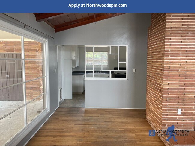 Building Photo - 3 Bedroom Charming House, located on quiet street off cul-de-sac.