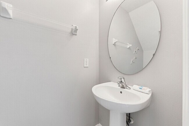 Building Photo - 8522 Sunrise Key Dr
