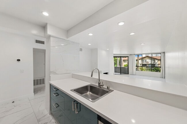 Building Photo - 1745 Camino Palmero St