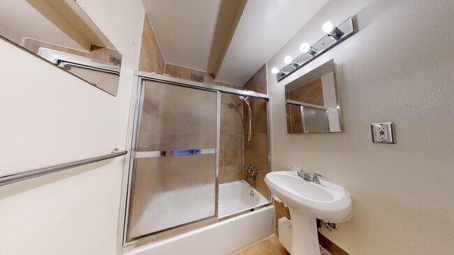 Building Photo - 3900 Tunlaw Rd NW