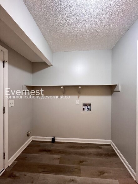 Building Photo - 409 Alexander Dr