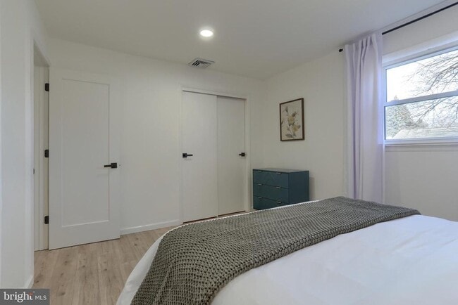 Building Photo - 137 Apple Ln