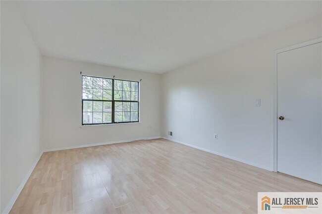 Building Photo - 64 Taylor Dr