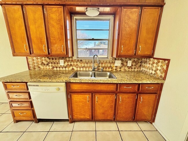 Building Photo - Freshly Remodeled 3 Bedroom 2 Bathroom Home in Frenship ISD