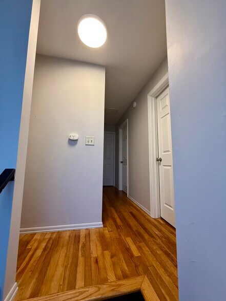 Building Photo - 2 Charles St