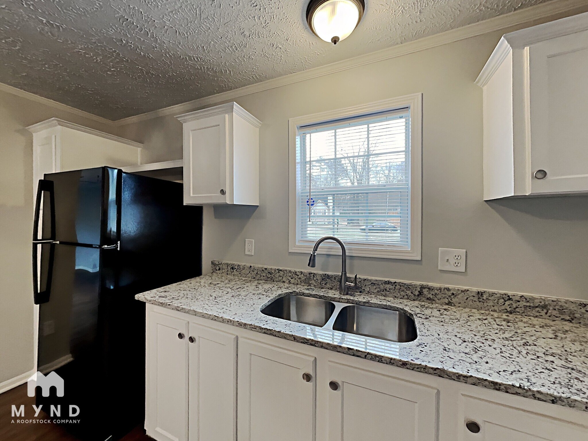 Building Photo - 2208 Shalimar Dr