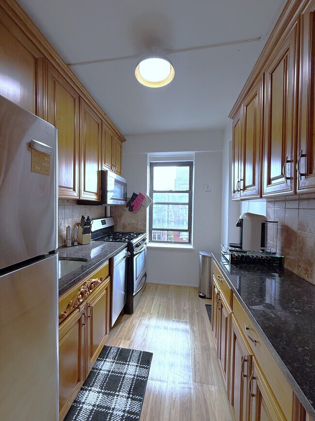 Building Photo - 99-21 67th Rd