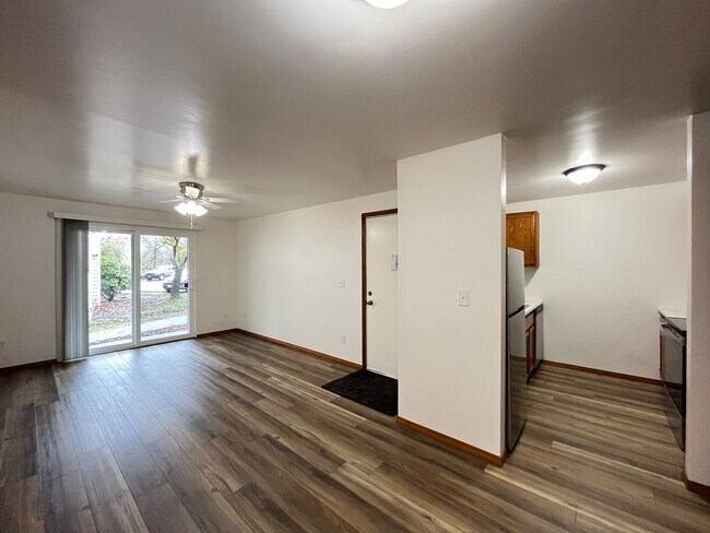 Building Photo - Updated 1st floor 1 X 1 Beaverton Condo! Close to Downtown Beaverton! Spacious & Open, Close to N...