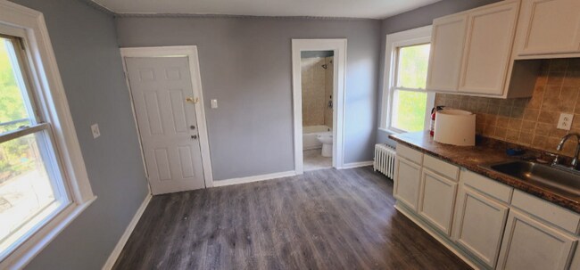 Building Photo - 74 Chestnut St