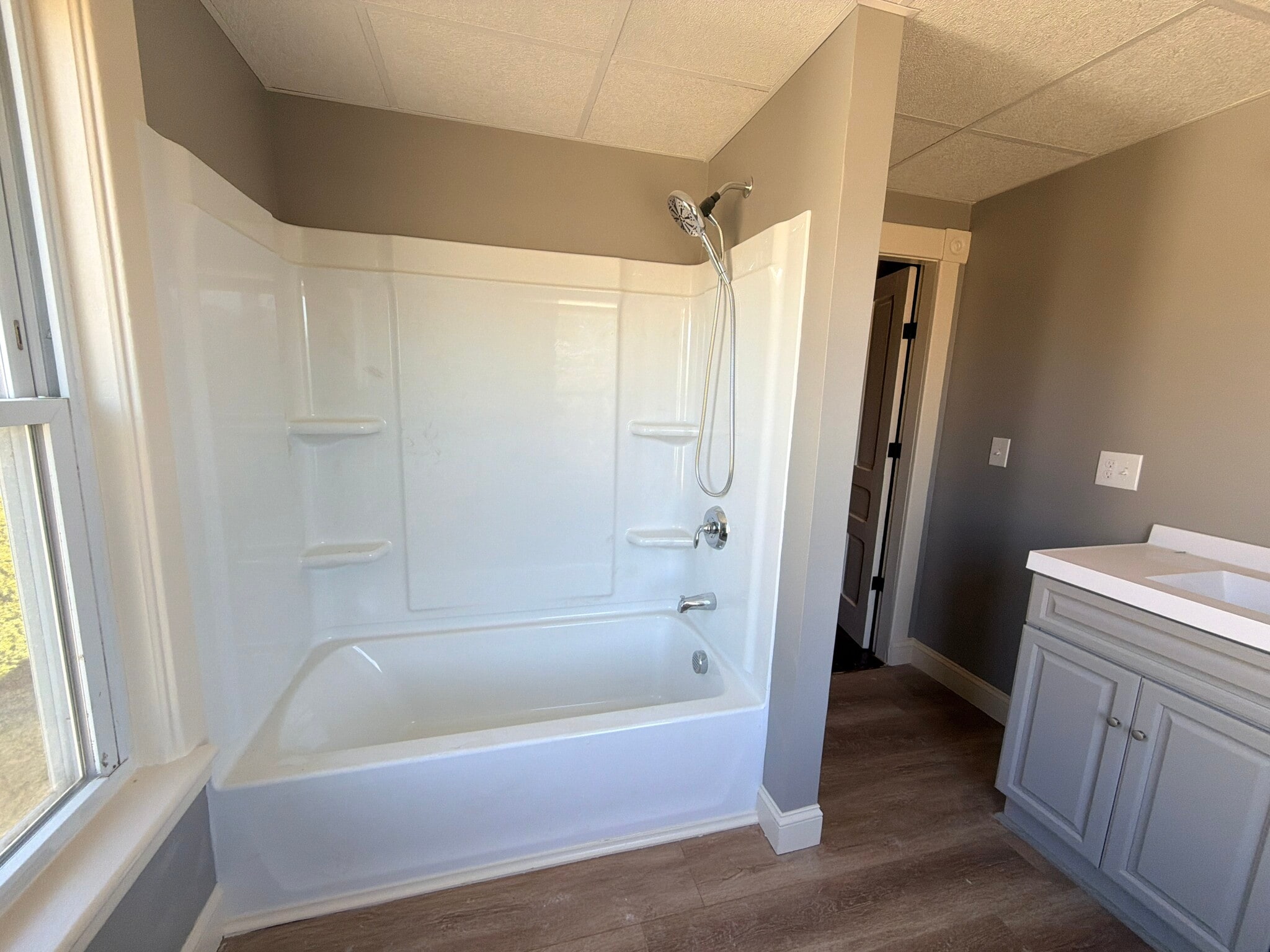 main bathroom - 25 Elm St