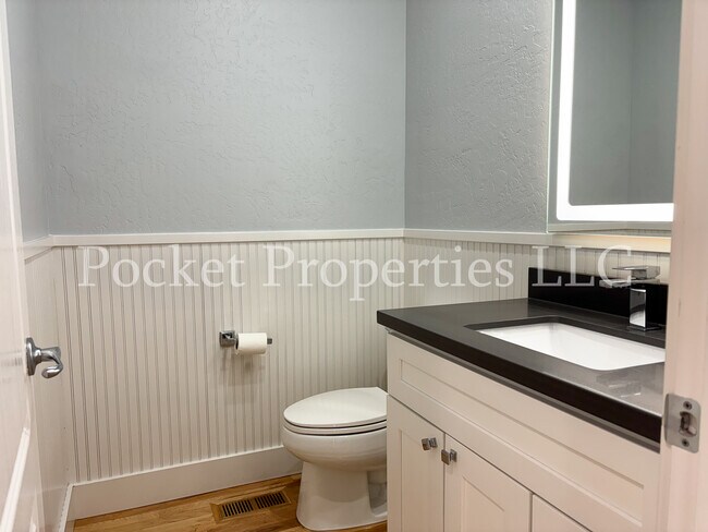 Building Photo - 874 E Forest Ridge Ct