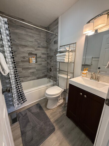 Building Photo - 508 Westland Dr