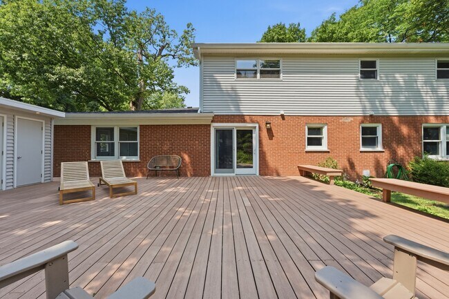 Building Photo - 317 E Forest Ln