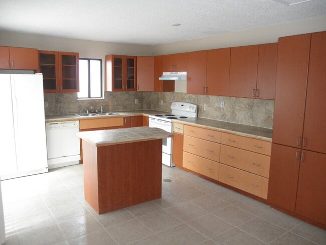 Building Photo - Waterview Estates