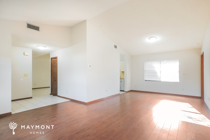 Building Photo - 715 Gilda Dr