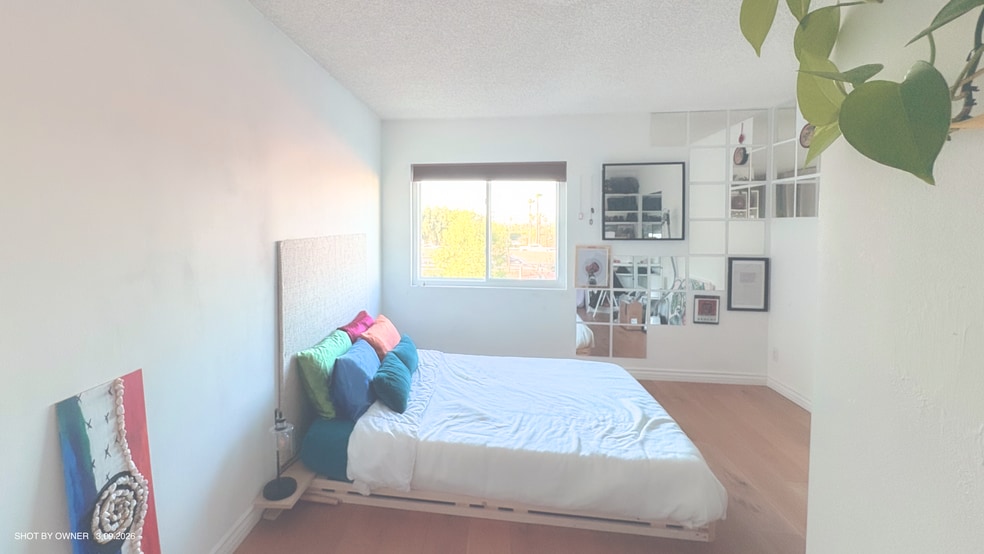 Building Photo - 5460 White Oak Ave