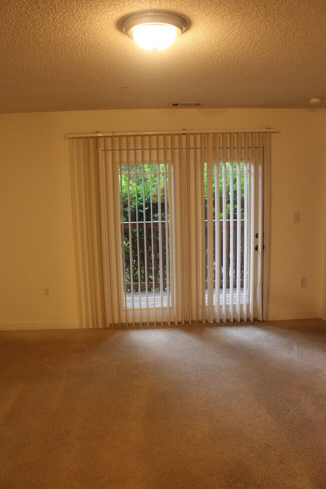 Building Photo - 611 Harts Cove Way