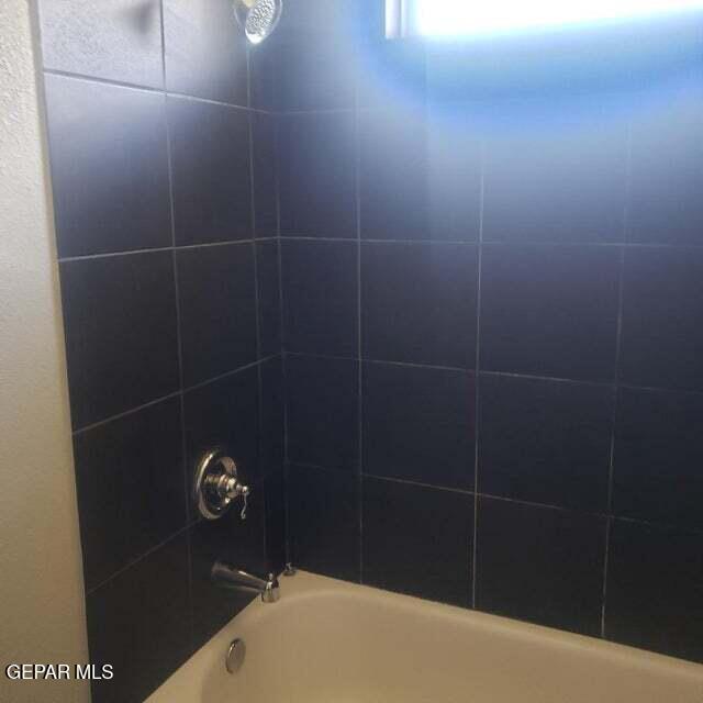 Building Photo - 14249 Paraiso Dr