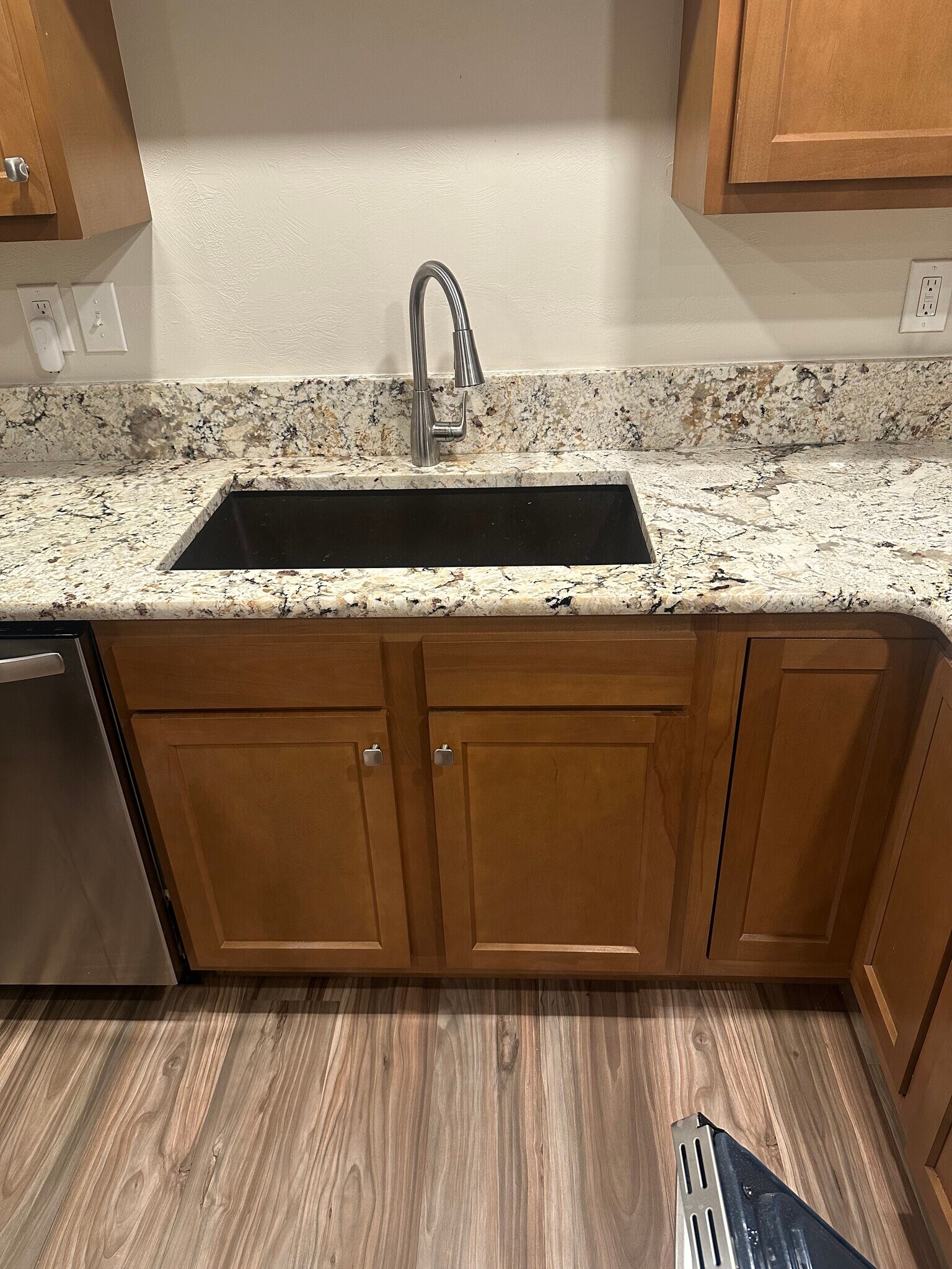 Building Photo - 705 Custer Ave