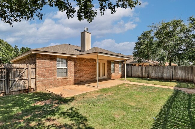 Building Photo - 242 Mossycup Dr