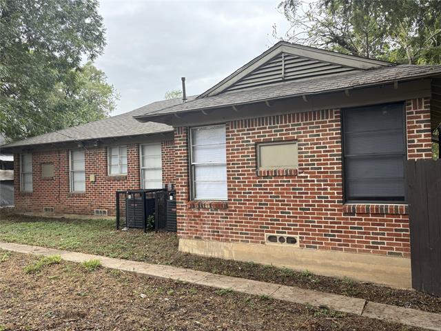Building Photo - 930 Harlandale Ave