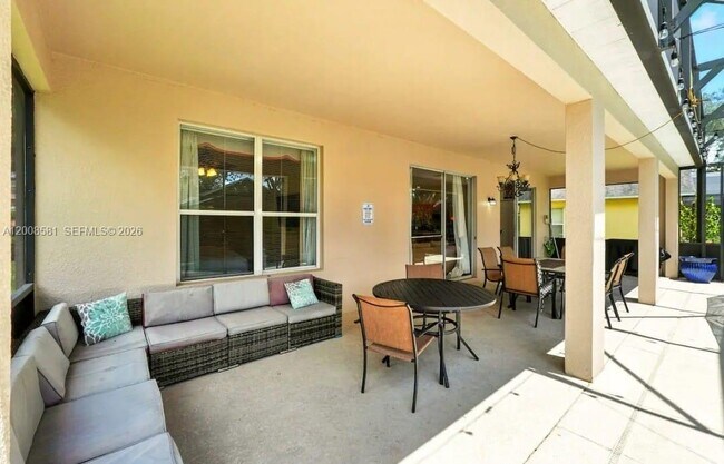 Building Photo - 8520 Sunrise Key Dr