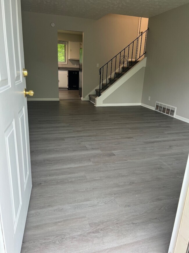 Building Photo - 11226 Roxbury Dr