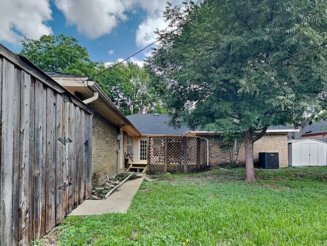 Building Photo - 10114 Branwood Ln