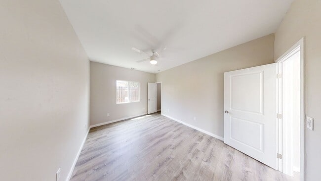 Building Photo - 4BD/2BA on Tipton
