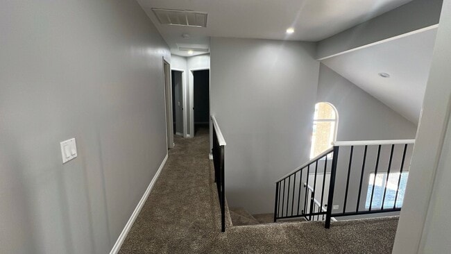 Building Photo - EAST PALMDALE HOME