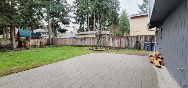 Building Photo - Stunning 4 bedroom House in an amazing location of Puyallup!